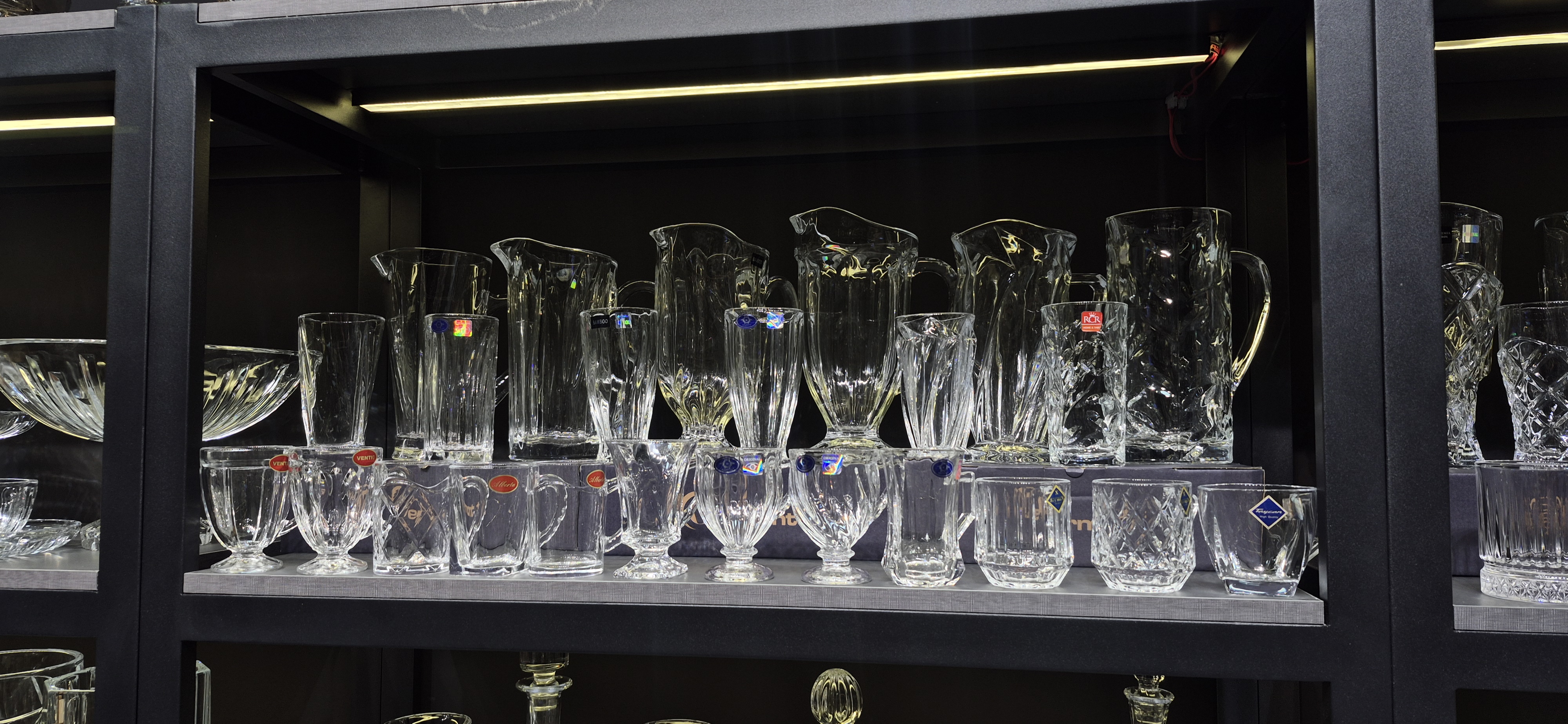 پارچ و لیوان و فنجان 