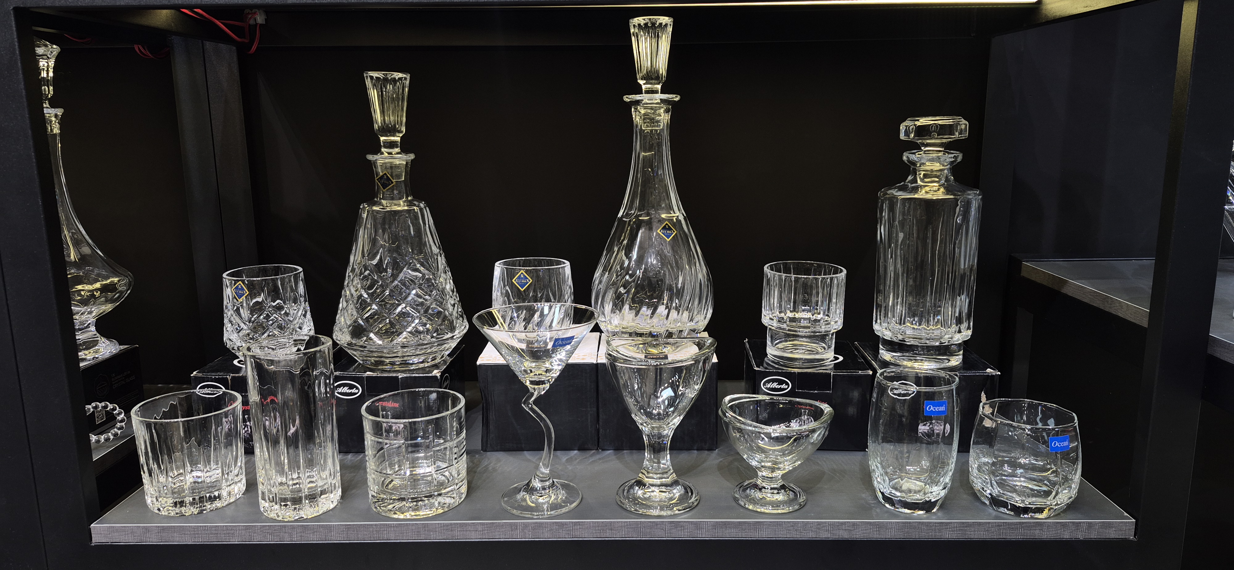 تنگ نیم لیوان و فنجان