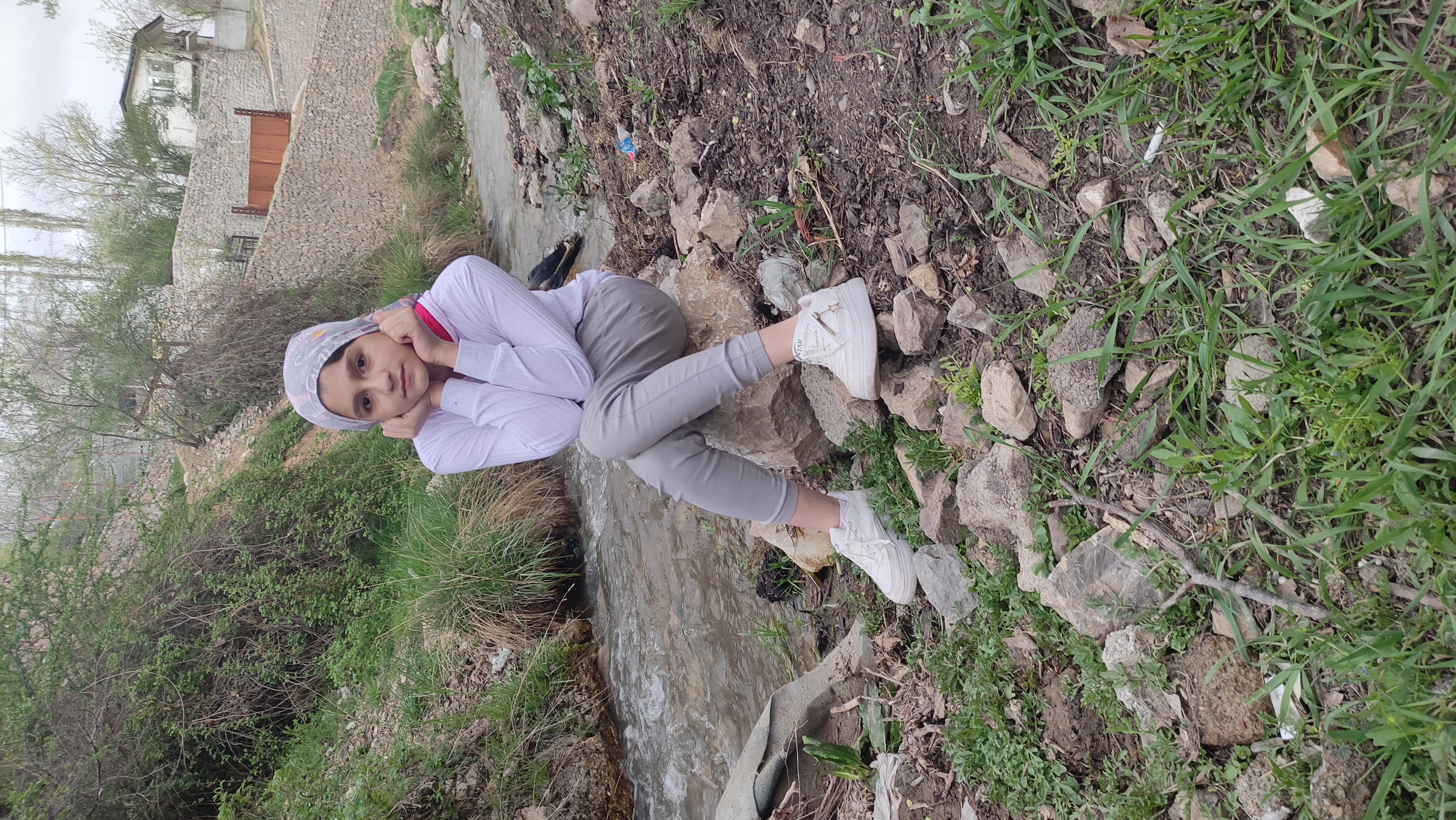 آوین خوش لهجه مطلق